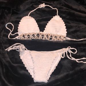 Crochetted bikini with shells